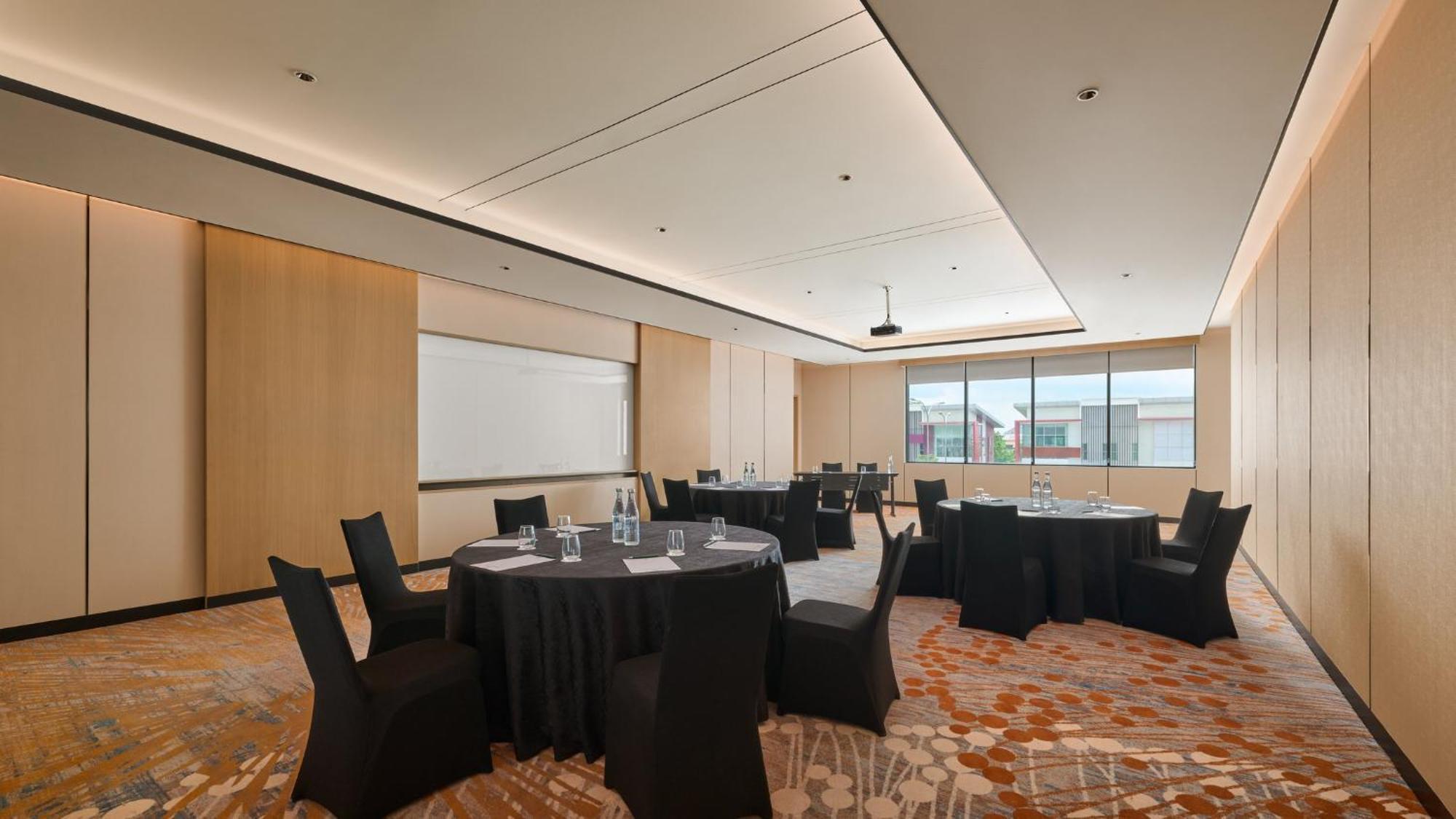 Holiday Inn & Suites Penang Prai By Ihg Bukit Mertajam Exterior photo